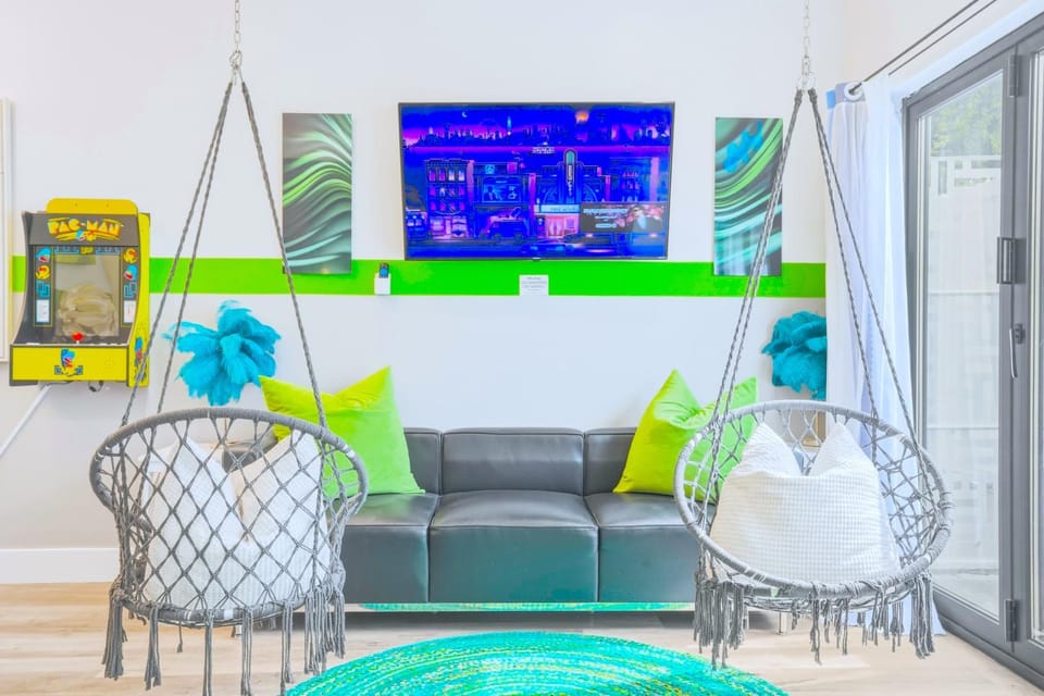 D - Hip NoHo 2BR Pad - Universal 15m - FIFA World Cup SoFi - Patio & Parking Apartment in North Hollywood