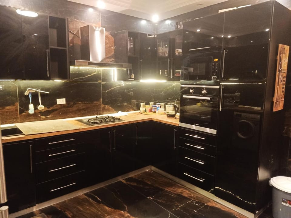 Kitchen or kitchenette, oven