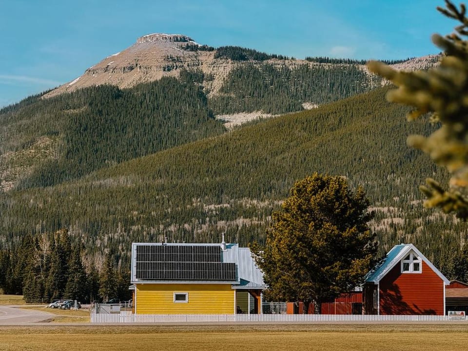 Abraham - Peaceful cabin in historic Nordegg Cabin in Clearwater County