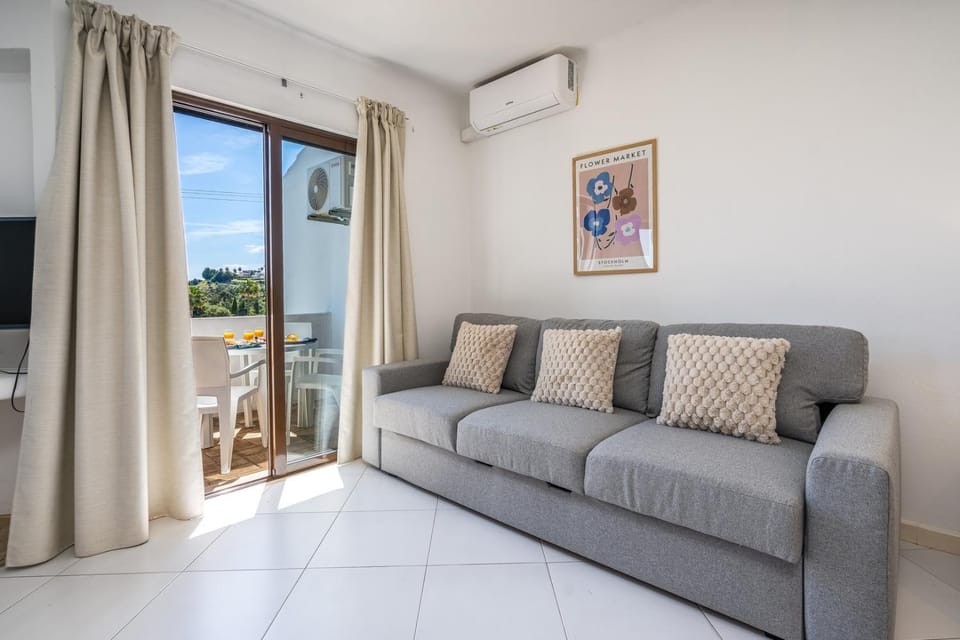 TV and multimedia, View (from property/room), Balcony/Terrace, Living room, air conditioner