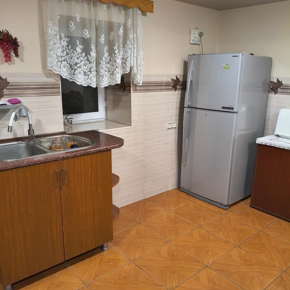 Guesthouse - Happy house in Kutaisi Bed and Breakfast in Georgia