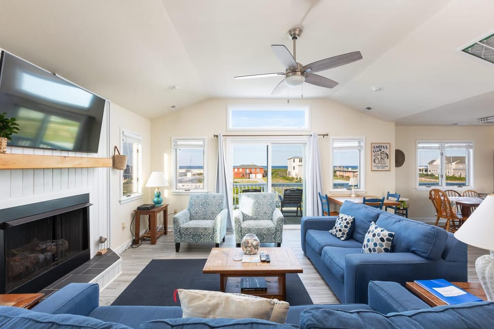 Steps to Beach Heated Pool Hot Tub Pet Friendly House in Southern Shores