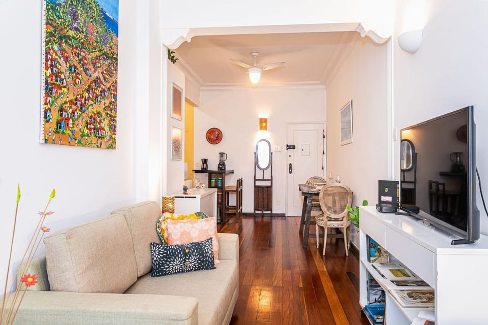 Copacabana charm 100m from the beach | RE 85/704 Apartment in Rio de Janeiro