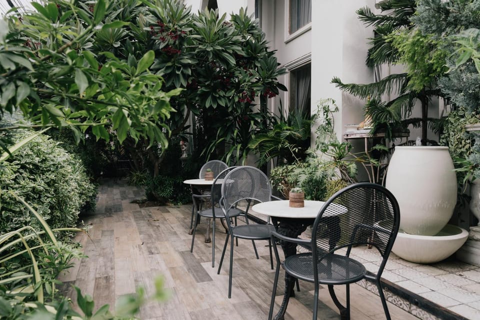 Property building, Patio, Garden, Balcony/Terrace, Garden view