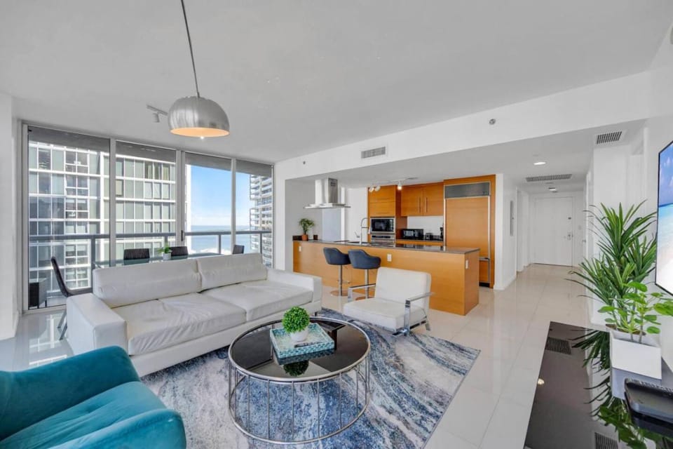 Sun, Style and Skyline Modern Icon Brickell 2BR Apartment in Brickell