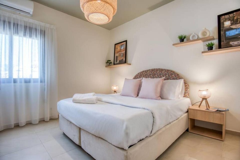 Bed, View (from property/room), Decorative detail, Bedroom, towels, air conditioner