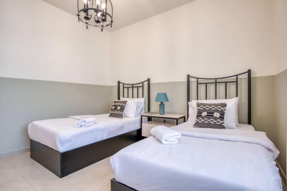 Bed, Photo of the whole room, Bedroom, towels, air conditioner