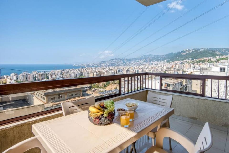 View (from property/room), Balcony/Terrace, Dining area, City view, Sea view