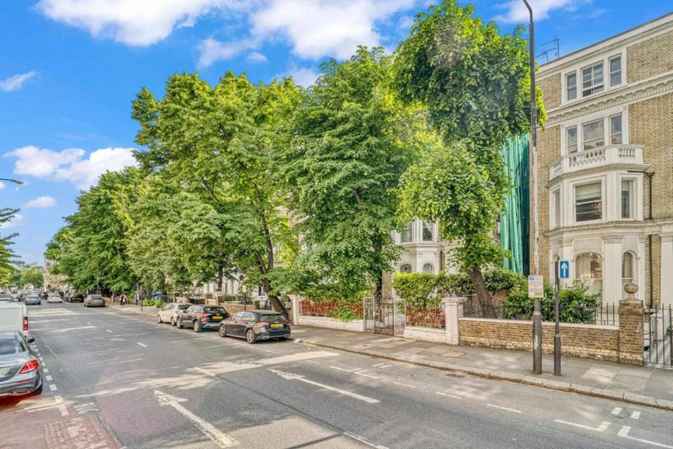 Property building, Neighbourhood, City view, Street view, Location