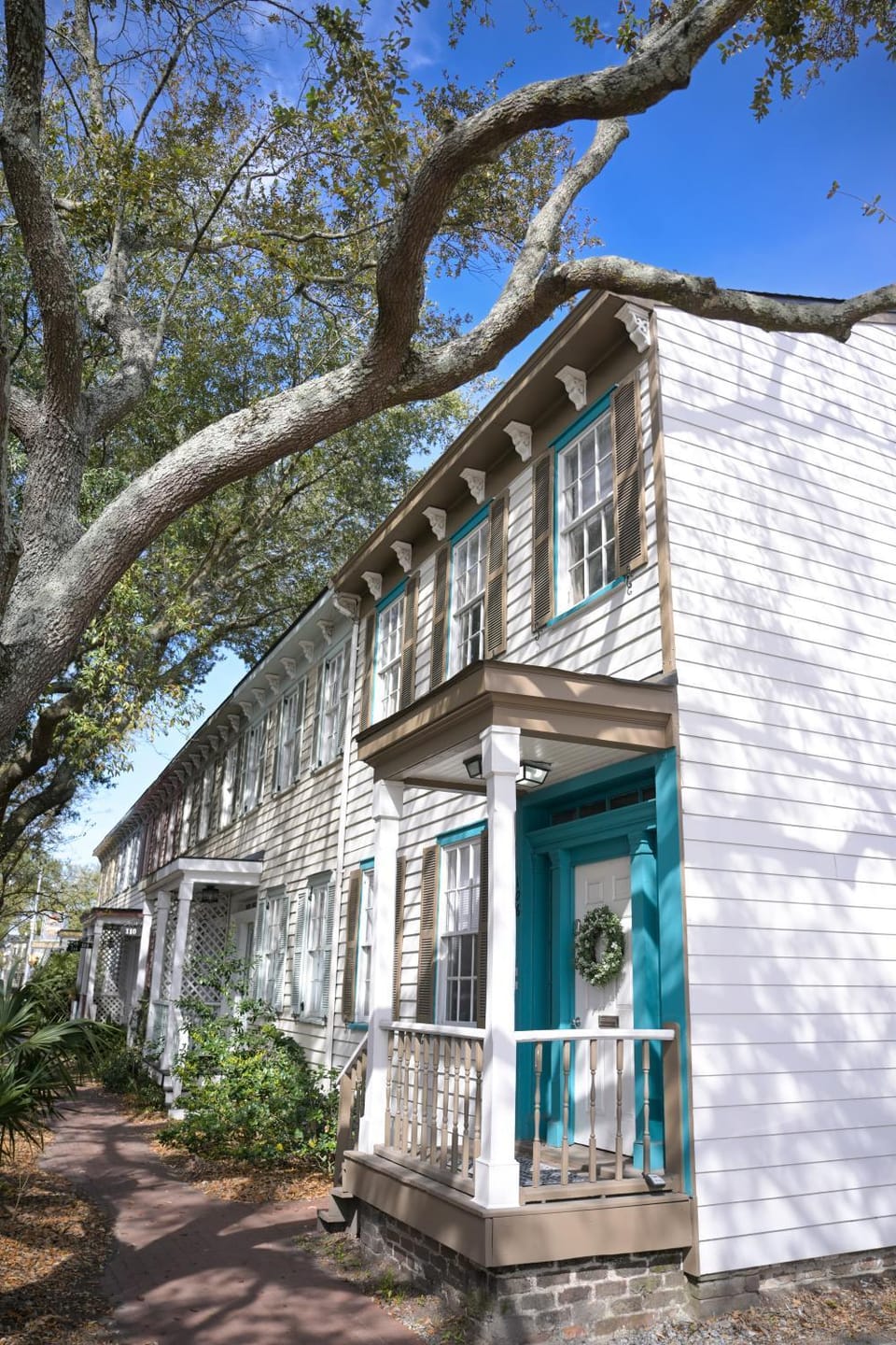 The Maiden Voyage - Themed Getaway, Steps to Forsyth, King Bed, Grill, Games, Picnic Basket Apartment in Savannah