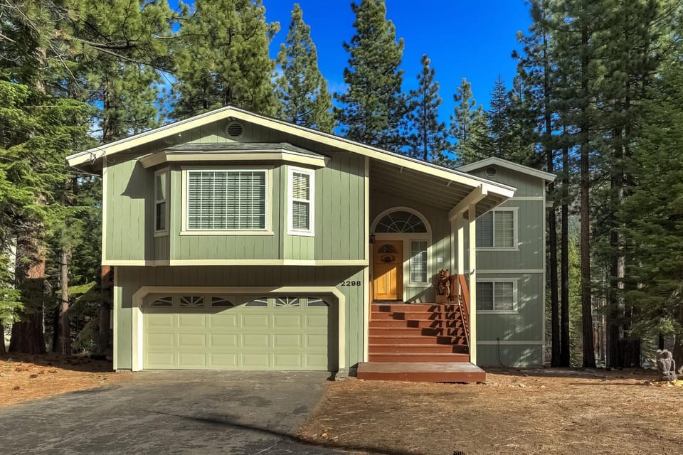 Nestled Pines Retreat Hot Tub Pool Tahoe Foosball More House in South Lake Tahoe