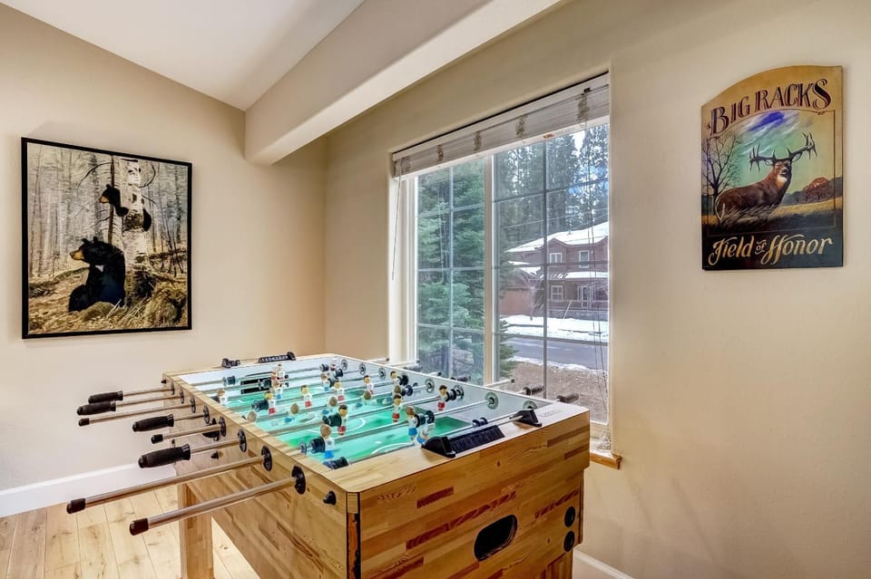 Nestled Pines Retreat Hot Tub Pool Tahoe Foosball More House in South Lake Tahoe