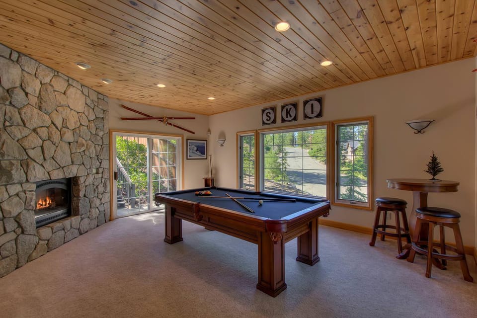 Prima Del Norte - Hot tub Pool Table Arcade Game House in South Lake Tahoe