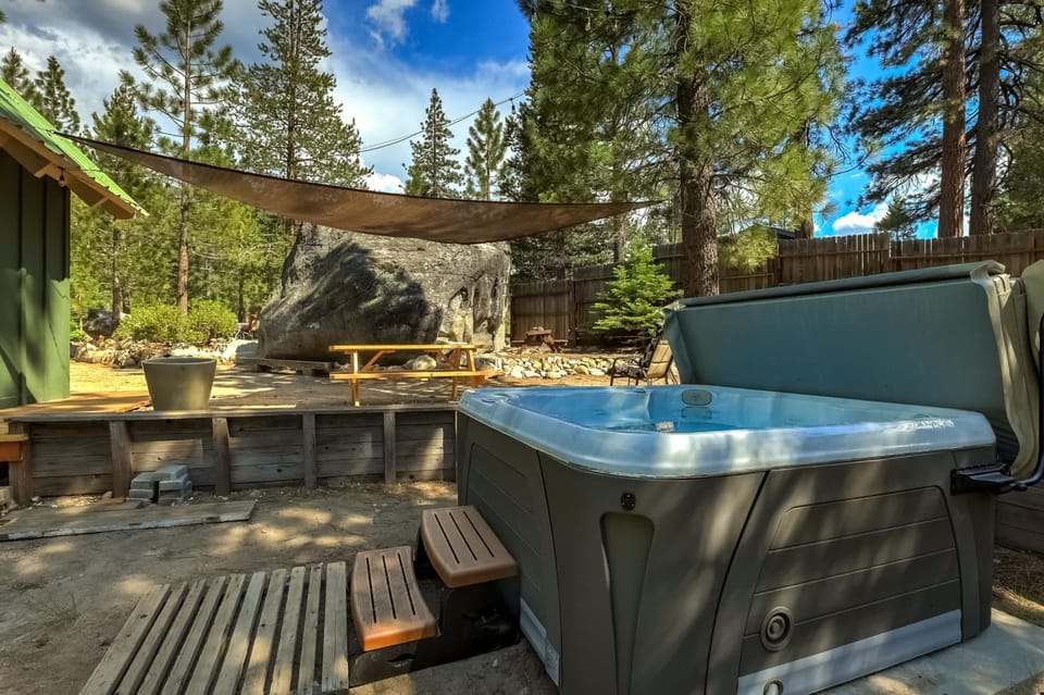 Rustic Haven - Hot tub & Pet friendly House in Sierra Nevada