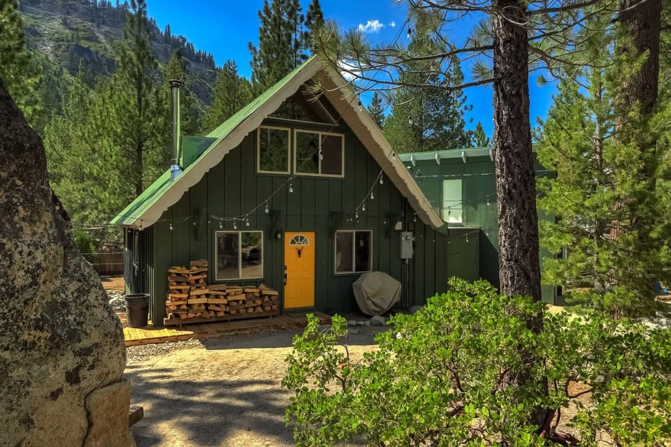 Rustic Haven - Hot tub & Pet friendly House in Sierra Nevada