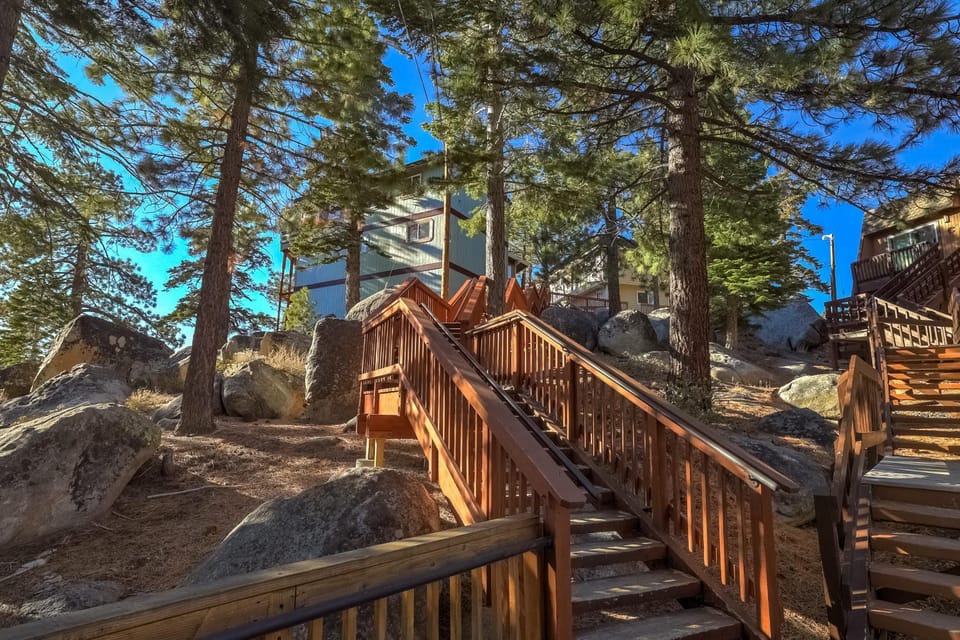 Scenic Escape - BEST views of Lake Tahoe House in Round Hill Village