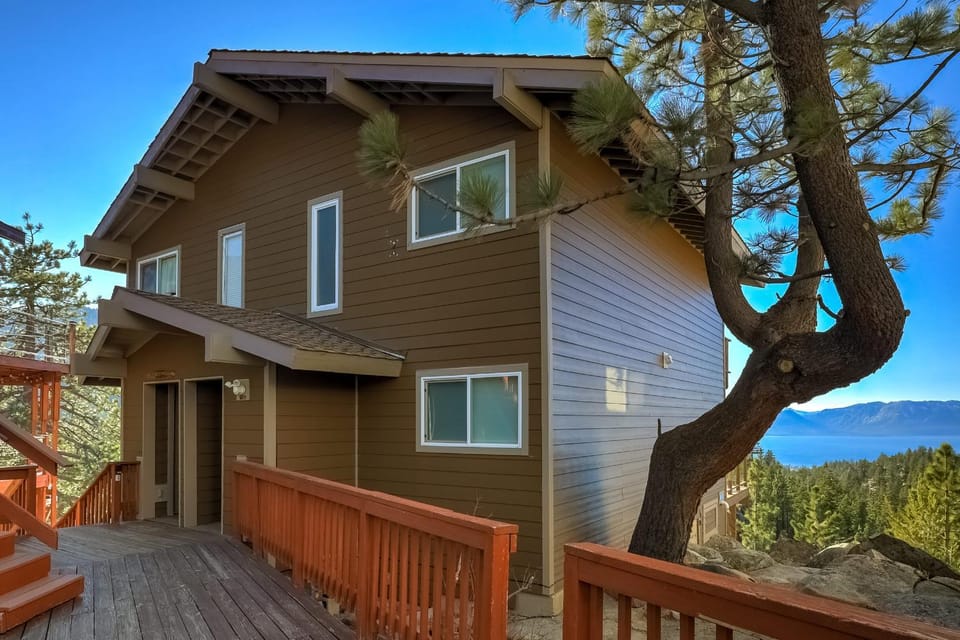 Scenic Escape - BEST views of Lake Tahoe House in Round Hill Village