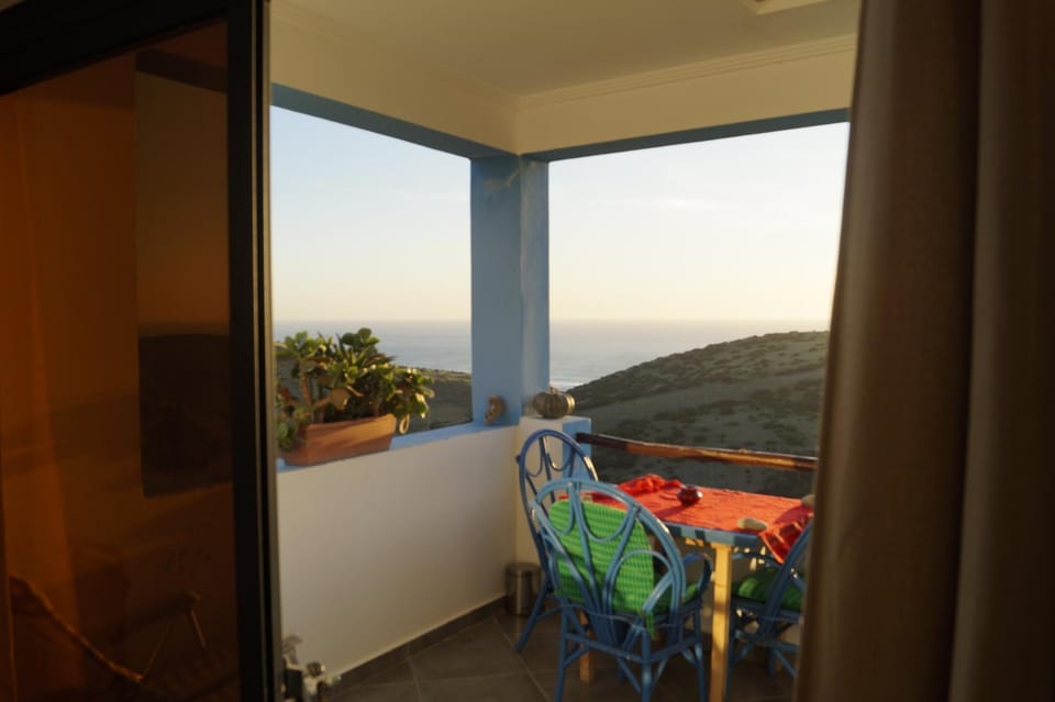 Day, Natural landscape, View (from property/room), Balcony/Terrace, Dining area, Mountain view, Sea view