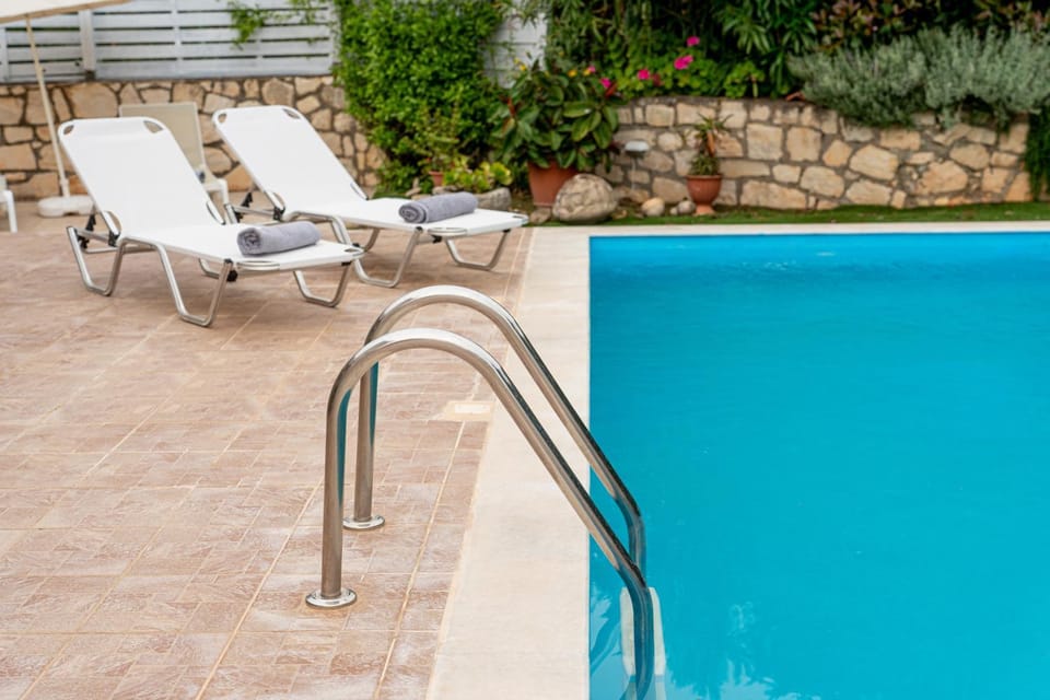Patio, Pool view, Swimming pool, sunbed