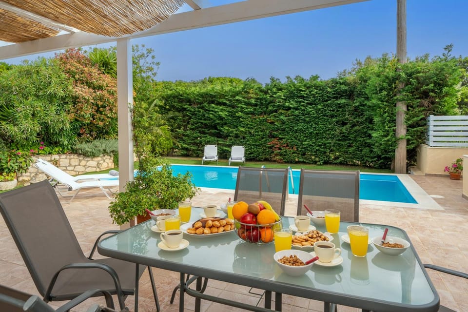 Patio, Garden, Balcony/Terrace, Dining area, Garden view, Pool view, Swimming pool, sunbed