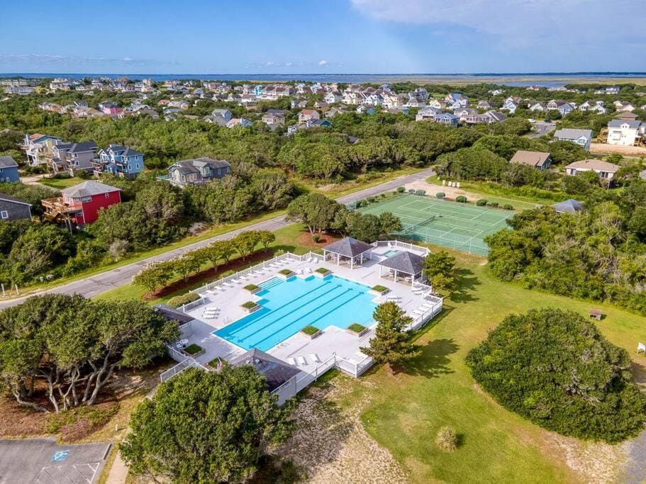 Steps to Beach Hot Tub and Community Pool Access House in Corolla