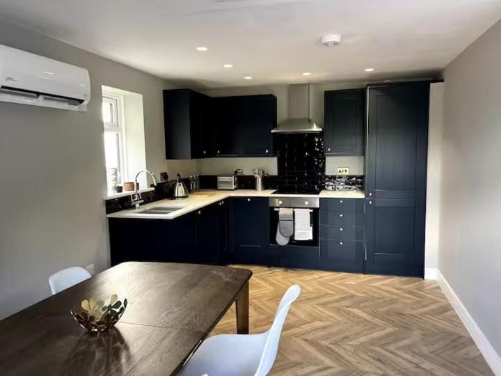 Large House, Spa Retreat House in Borough of Swale
