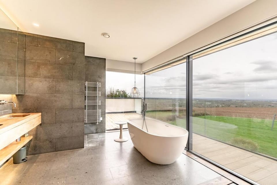 Large House, Spa Retreat House in Borough of Swale