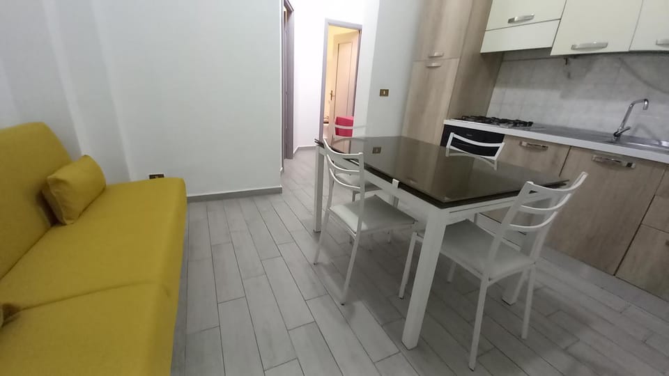 Kitchen or kitchenette, Living room, Seating area, Dining area, stove