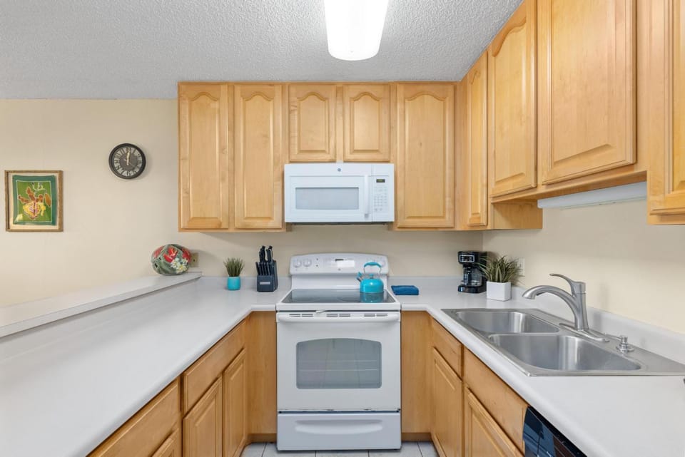 Kamaole Sands 6-107 by Coldwell Banker Island Vacations Apartment in Wailea
