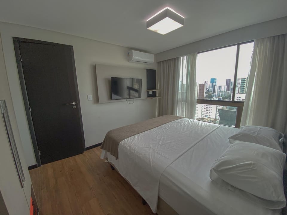 Bed, TV and multimedia, Bedroom
