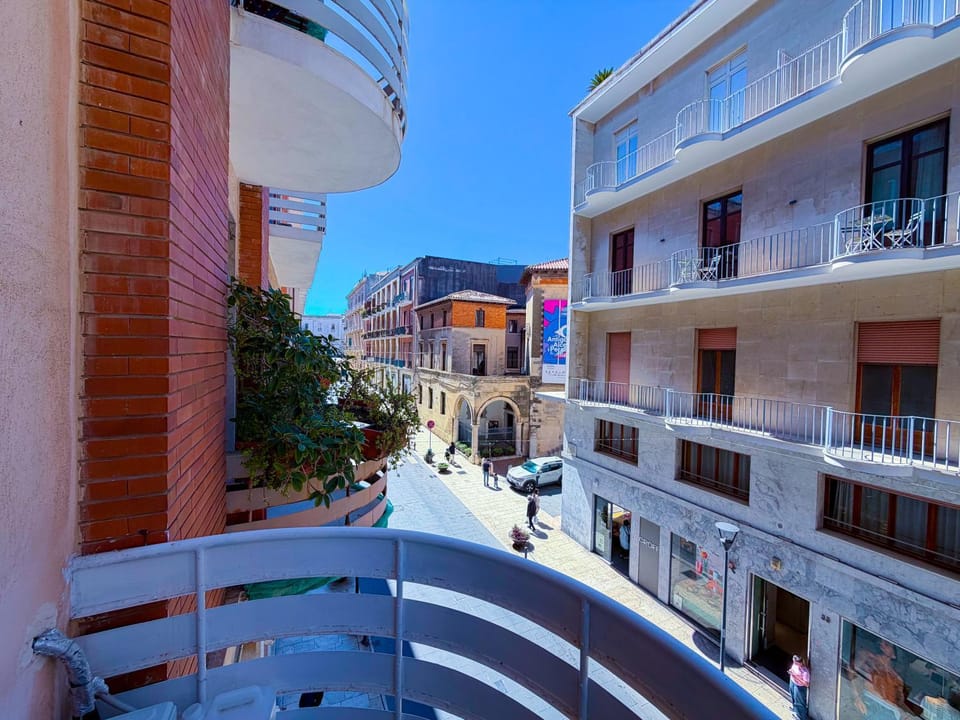 Property building, Balcony/Terrace