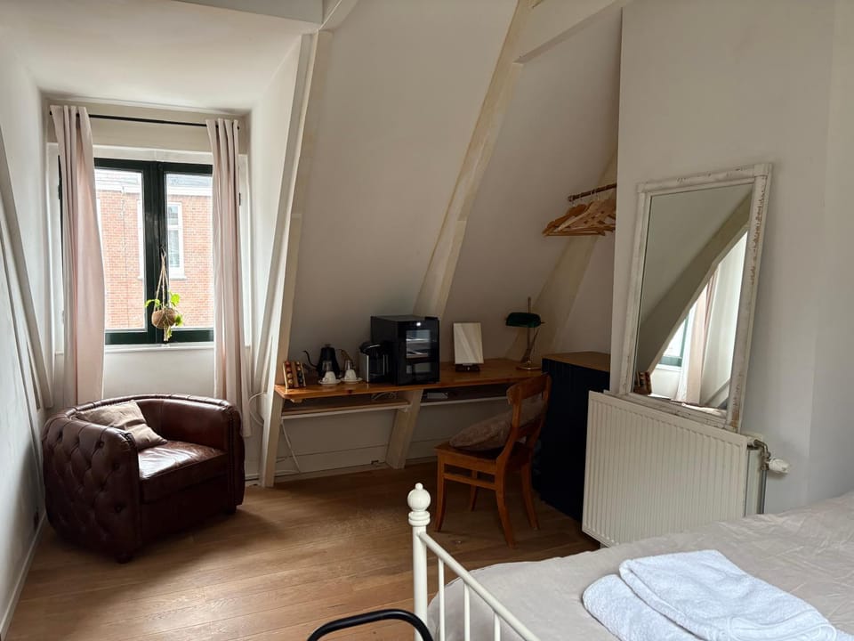 Coffee/tea facilities, Internal: Not applicable to any particular room