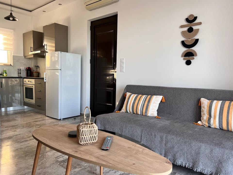 Kitchen or kitchenette, Living room, Seating area, oven, air conditioner