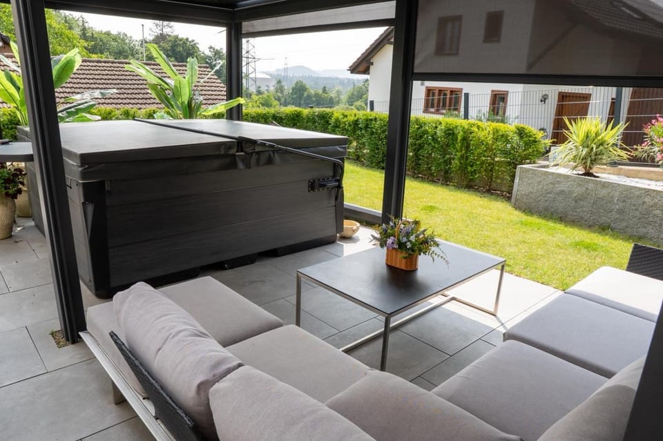 Garden, Balcony/Terrace, Seating area, Garden view