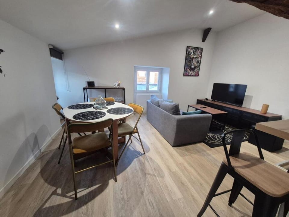 Léa, atypical and refined studio Apartment in La Rochelle