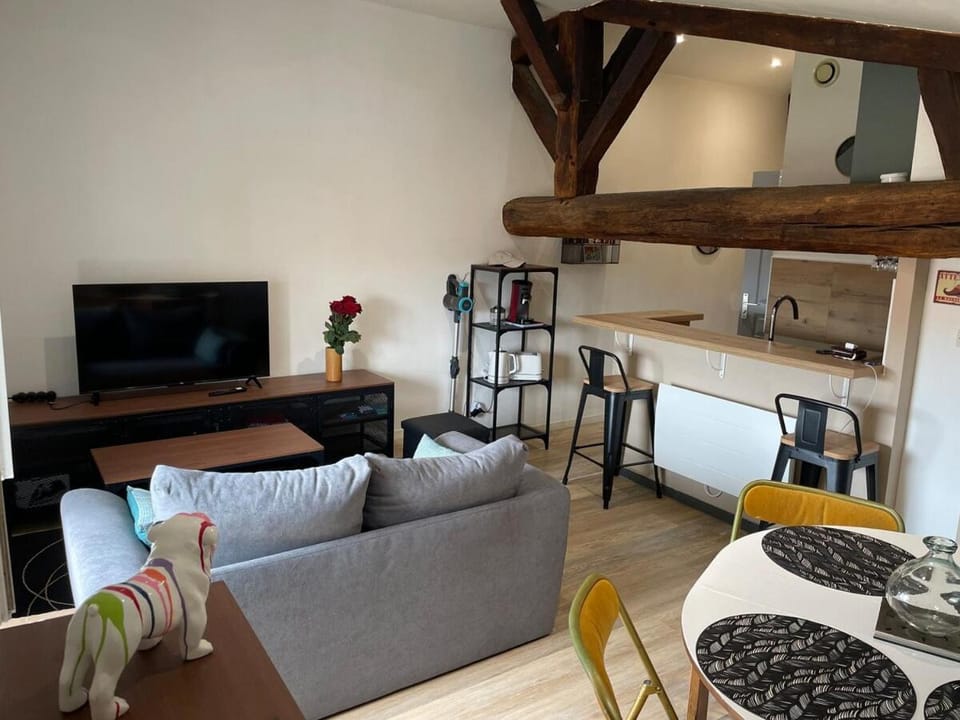 TV and multimedia, Kitchen or kitchenette, Seating area, Dining area