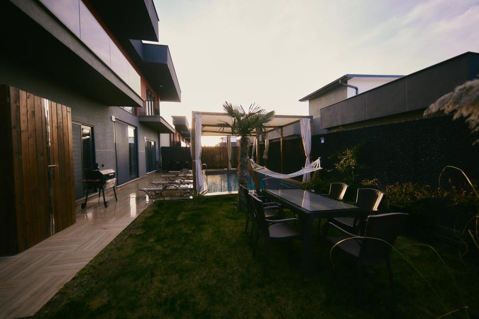 Day, Garden, Garden view, Pool view, Swimming pool, sunbed