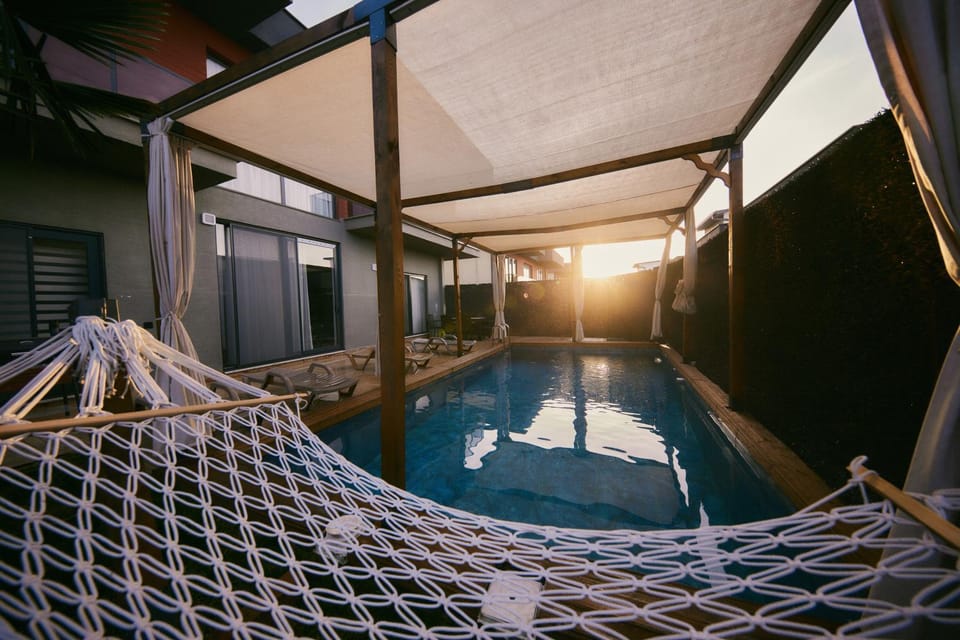 Day, Natural landscape, Pool view, Swimming pool, sunbed