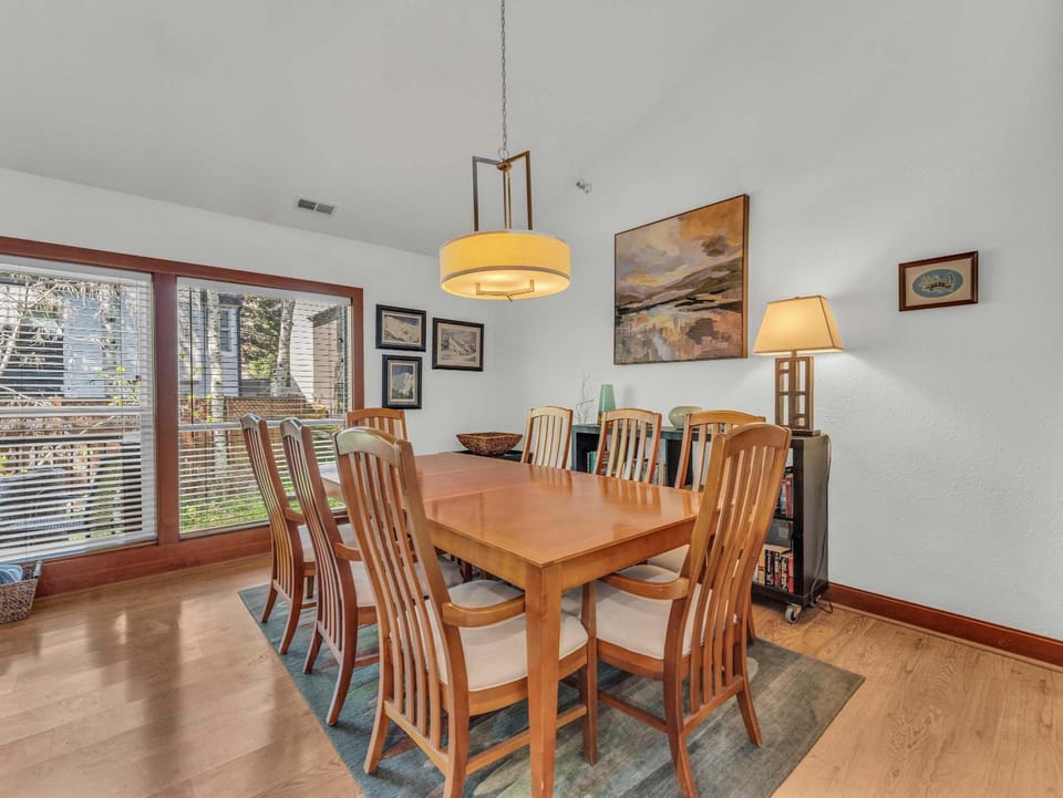 Stylish SilverCliff Condo Walk to Lift with Hot Tub House in Park City