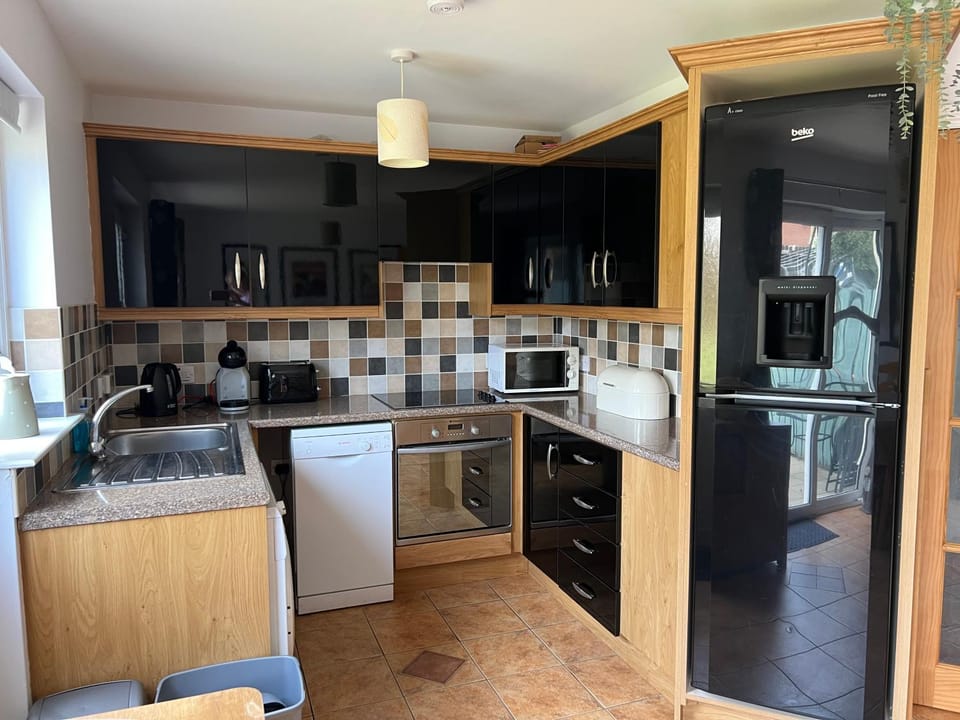 Kitchen or kitchenette, dishwasher, oven, pet friendly, toaster