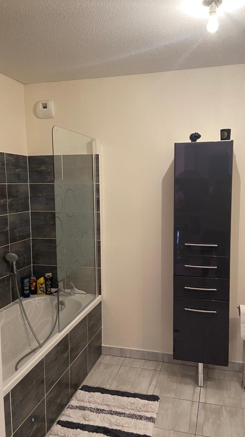 appartement-Rez de jardin, parking privé et Tram Apartment in Strasbourg