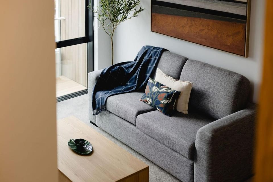 Luxe 3BR, 2Bath Townhouse w Private Garage in CBD Apartment in Wellington