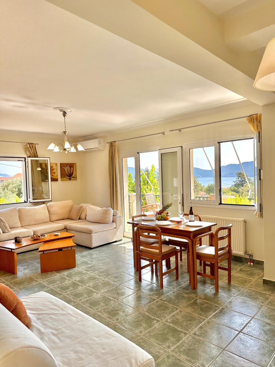 Natural landscape, View (from property/room), Living room, Photo of the whole room, Seating area, Sea view