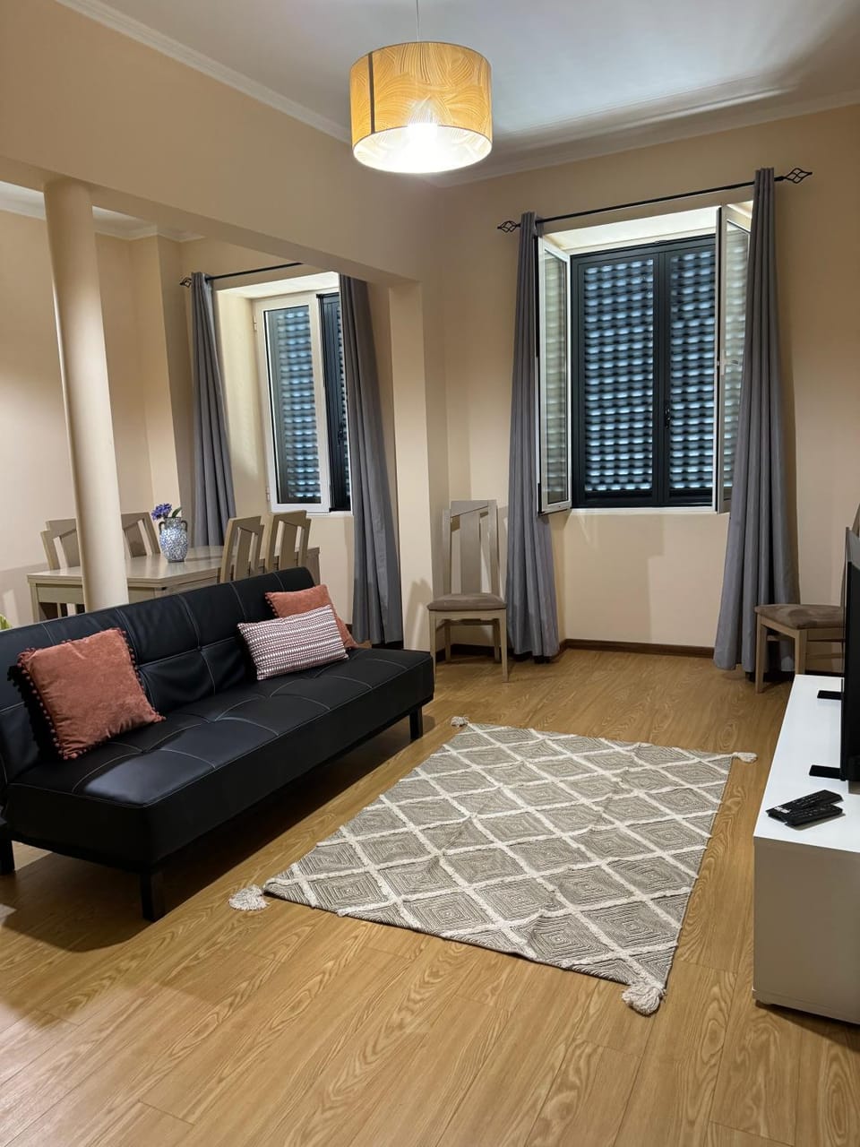 TV and multimedia, Living room, Photo of the whole room, Seating area