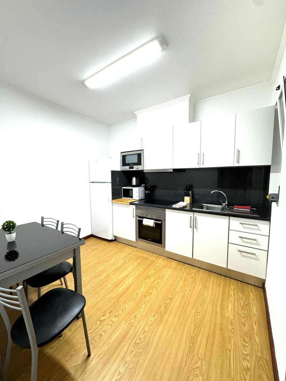 Kitchen or kitchenette, Dining area, oven, stove