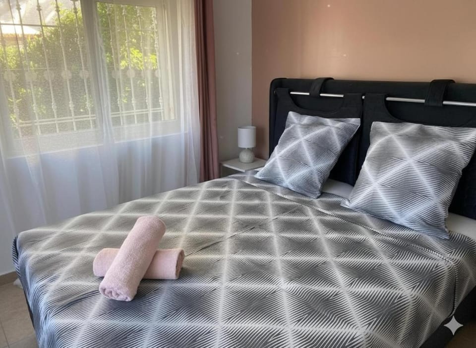 Villa Lady Rose - 7 Suites Privatives & Climatisées - Proche Nîmes House in Nimes