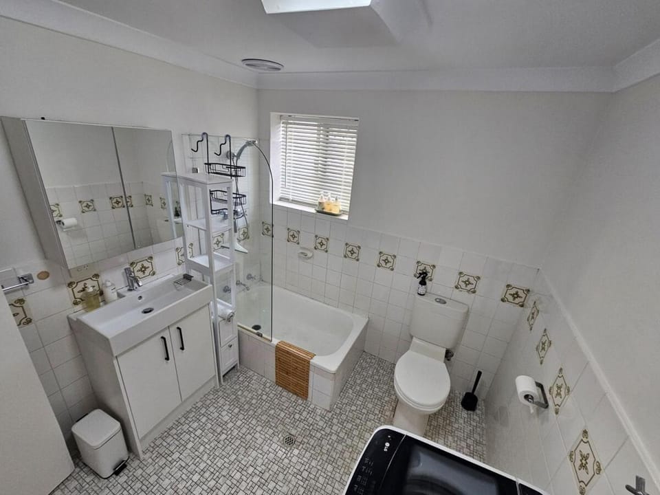 Shower, Toilet, Bathroom, Bath