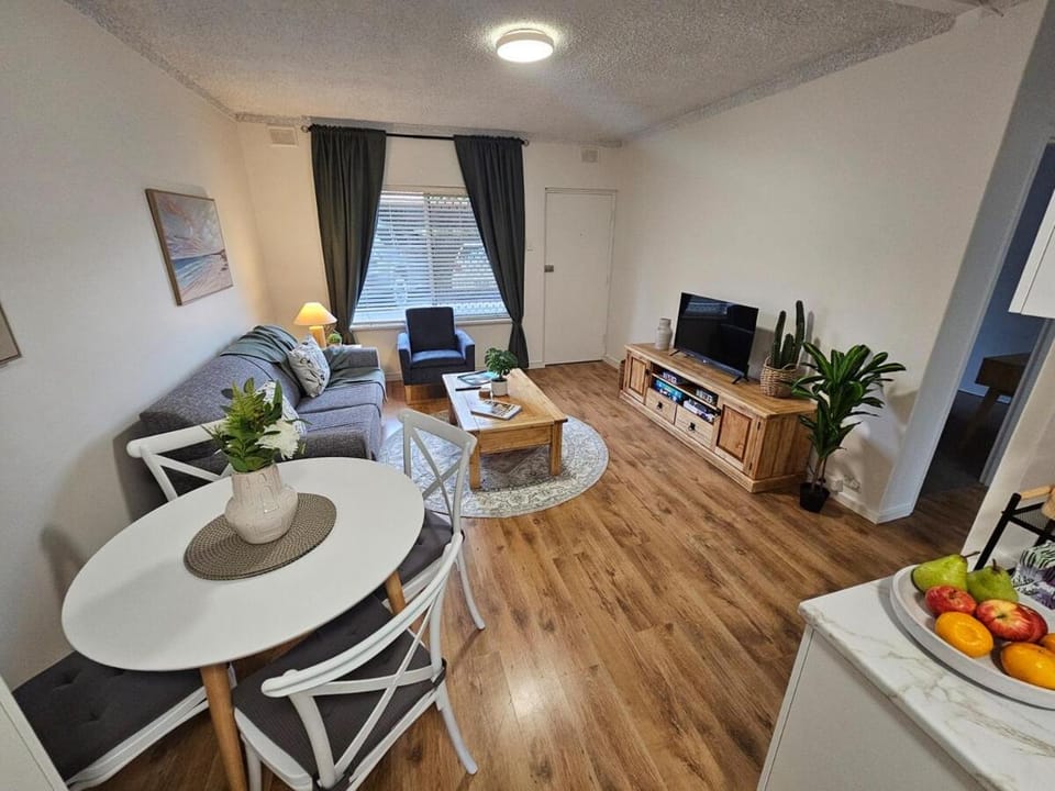 TV and multimedia, Living room, Dining area