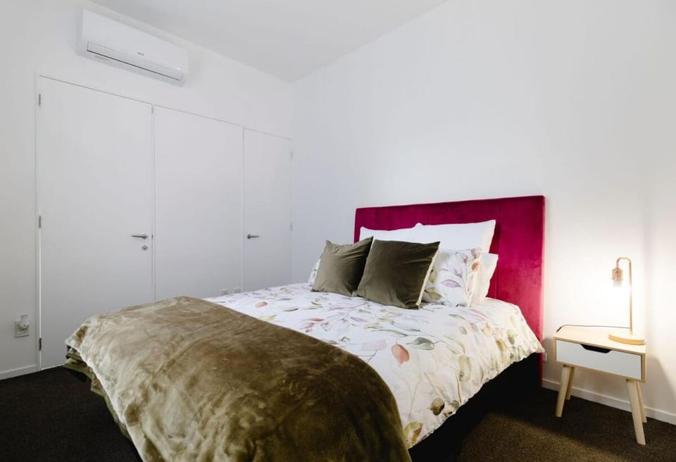 Spacious 3BR Retreat on City Fringe w Free Parking Apartment in Wellington