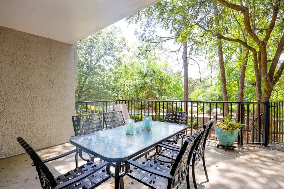 107 Village House Port Royal 2 BR 2 BA w King 2 Queens Twin Sleeps 7 Bikes & Beach Gear Included House in Hilton Head Island